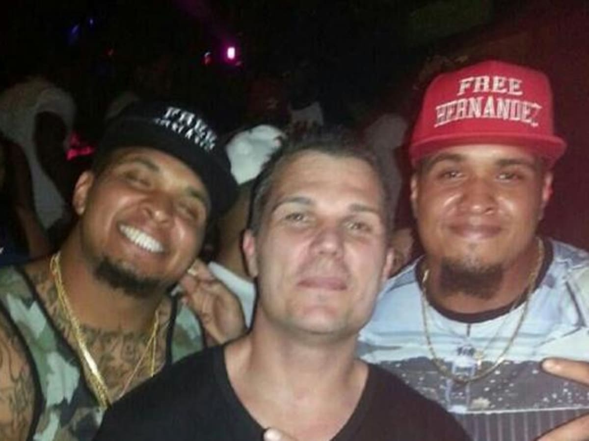 Gators' Mike Pouncey prepares to play without his twin