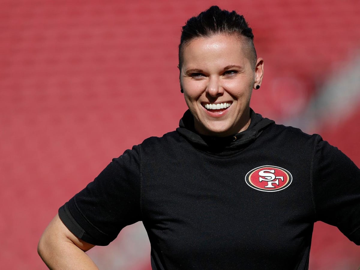 Katie Sowers makes history as 1st woman coach at Super Bowl - The San Diego  Union-Tribune