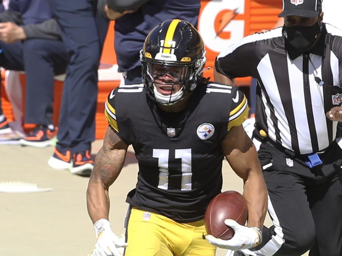 Pittsburgh Steelers wide receiver Chase Claypool (11) runs during