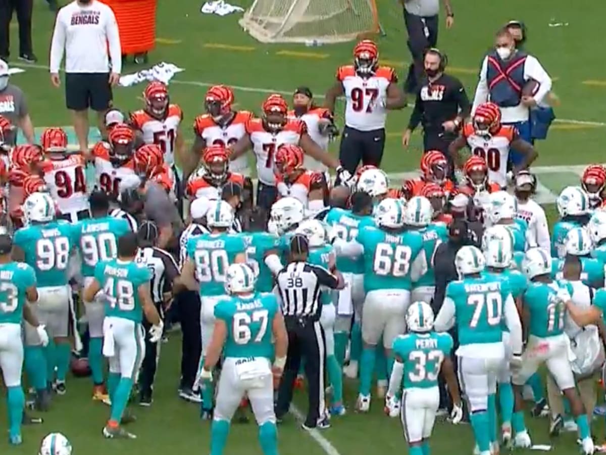 Dolphins vs. Bengals fight: Late Cincy hit leads to multiple ejections in  Week 13 [VIDEO] - DraftKings Network