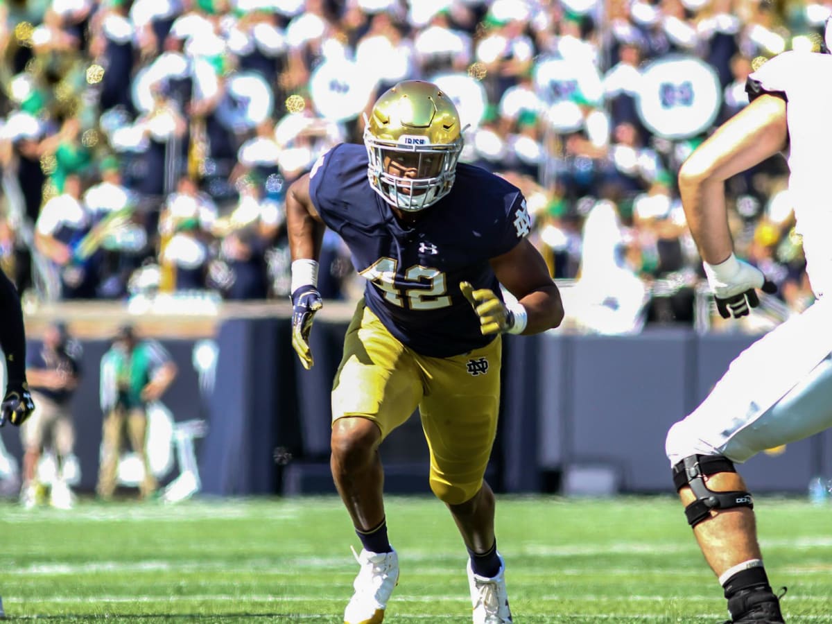 Notre Dame defensive lineman Julian Okwara (42) prepares against Georgia  during the first half of an NCAA college football game, Saturday, Sept. 21,  2019, in Athens, Ga. (AP Photo/Mike Stewart Stock Photo - Alamy