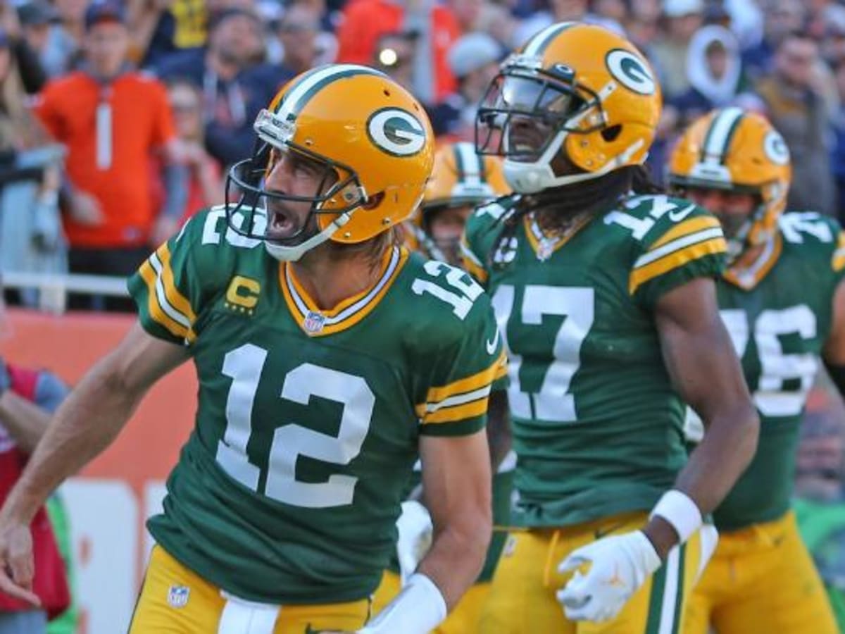 Aaron Rodgers Salutes The Crowd At Soldier Field, Aaron Rodgers, Chicago  Bears, Green Bay Packers, National Football League