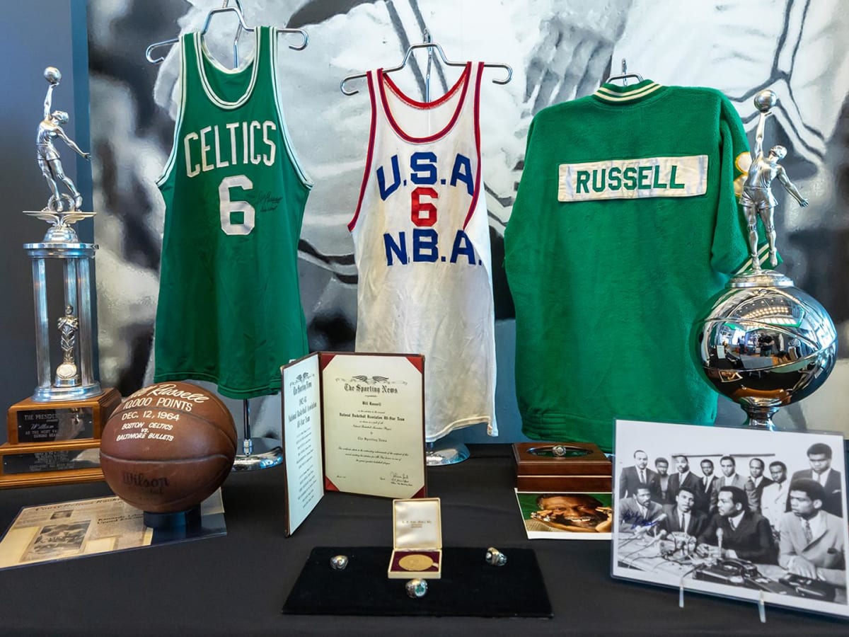 Bill Russell memorabilia nets more than $5.3 million at auction - ESPN