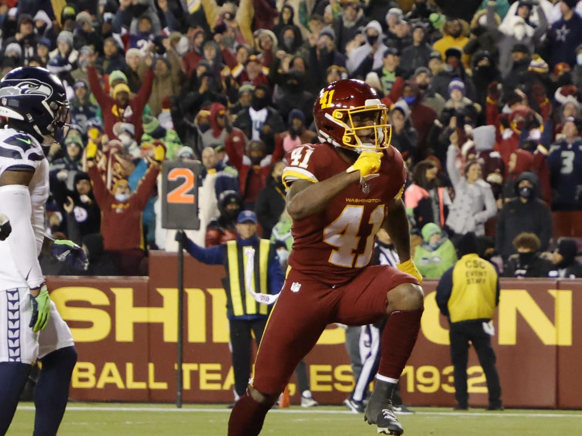 Washington's J.D. McKissic Superman dives into the end zone for game-winning  score vs. Falcons