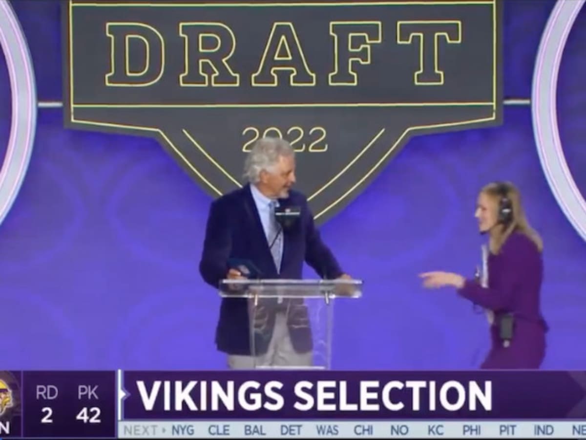 Read the card!': Ed Marinaro's painfully long Vikings draft pick  announcement tested the NFL world's patience