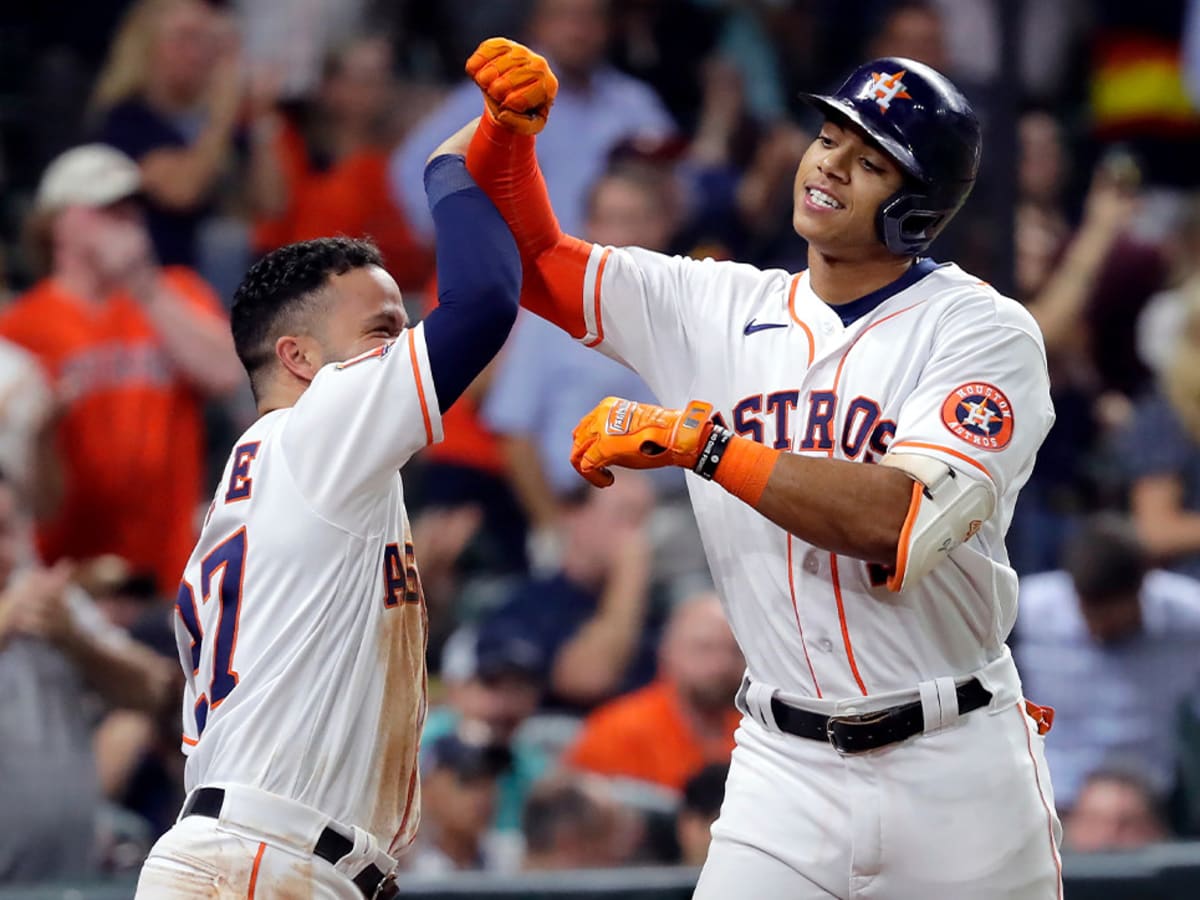 Astros unveil 'Space City' uniforms with nod to Houston's 'great