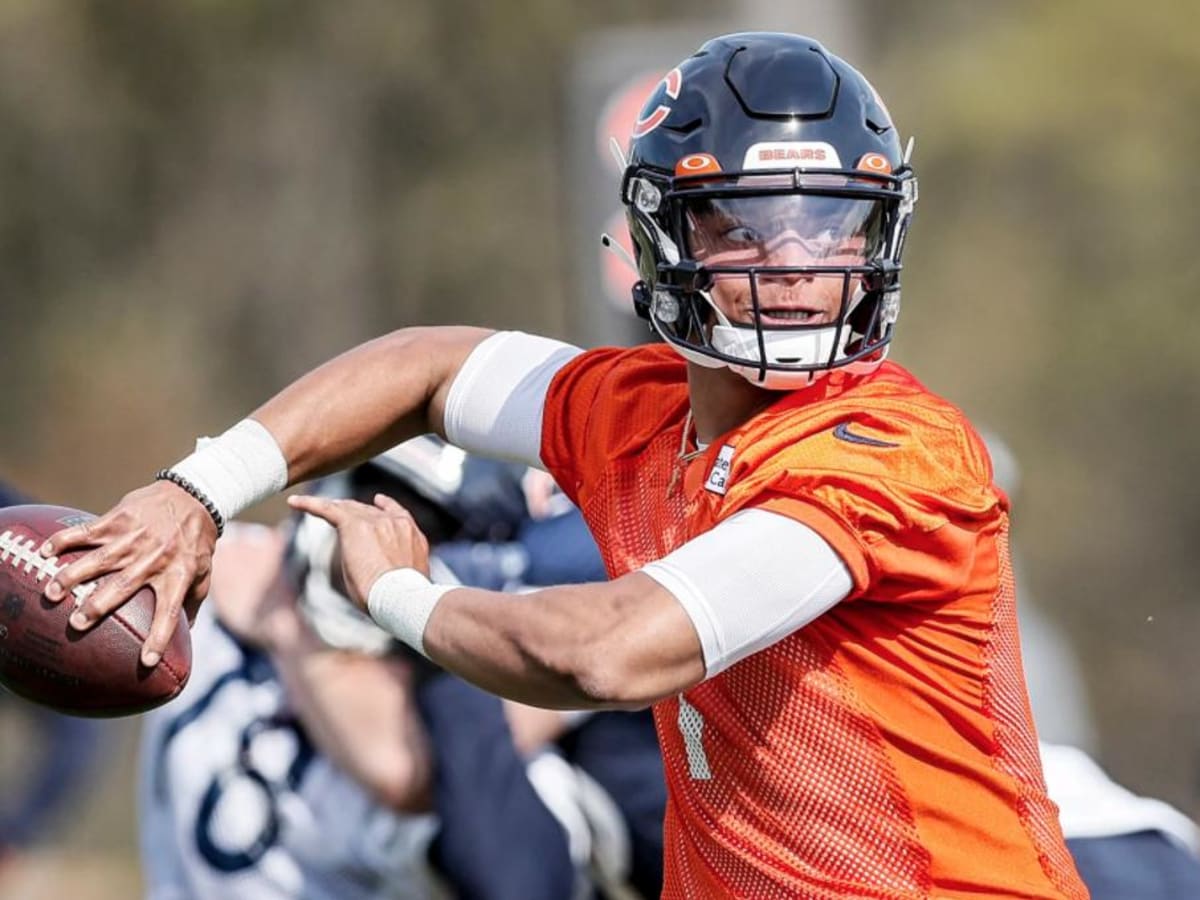 Justin Fields signs rookie contract with Bears; initial first-round QB to  agree to deal