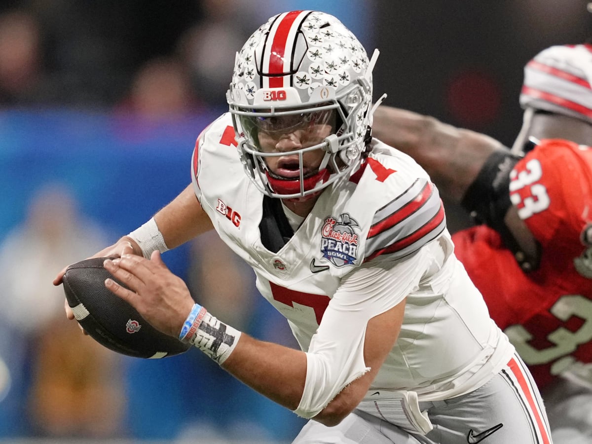 Football's Standout Season Ends with 24-21 Peach Bowl Loss to Georgia -  University of Cincinnati Athletics