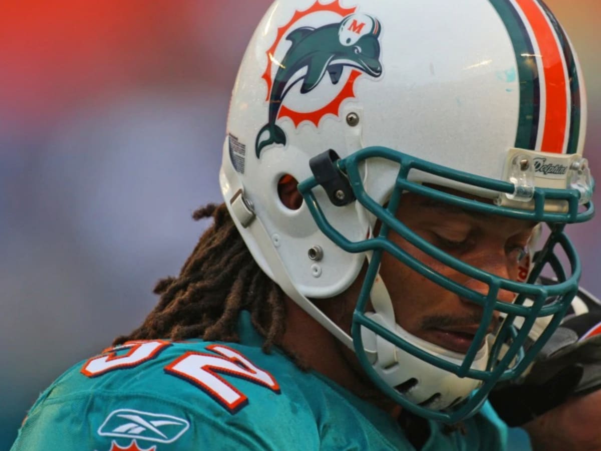 Miami Dolphins Great Zach Thomas Now a Hall of Famer - Sports Illustrated  Miami Dolphins News, Analysis and More