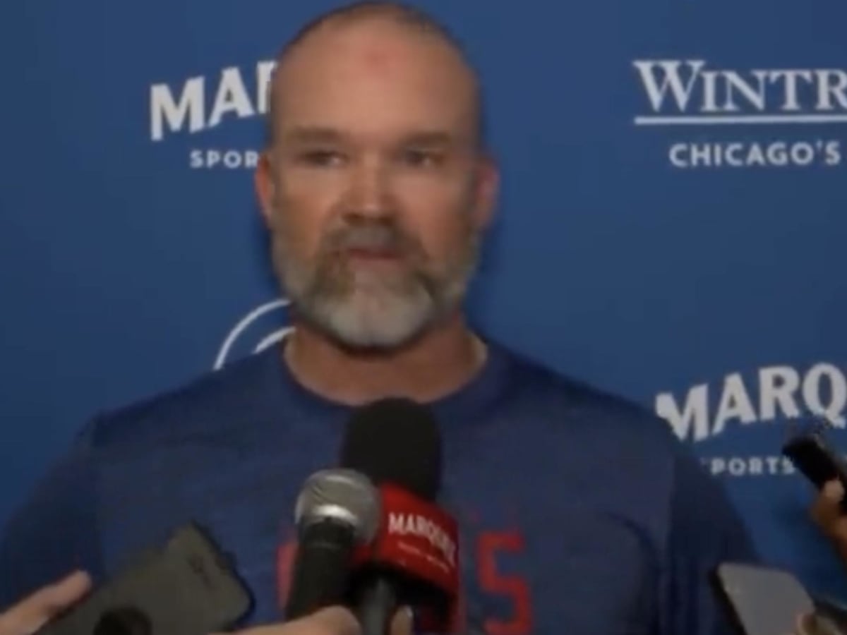 Cubs' David Ross abruptly ends interview to argue with umpire