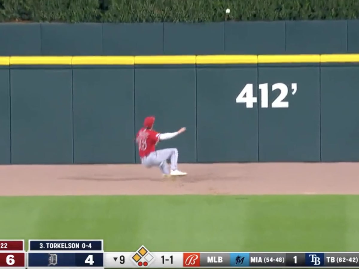 Los Angeles Angels outfielder Mickey Moniak takes pitch off finger, gets  X-rays