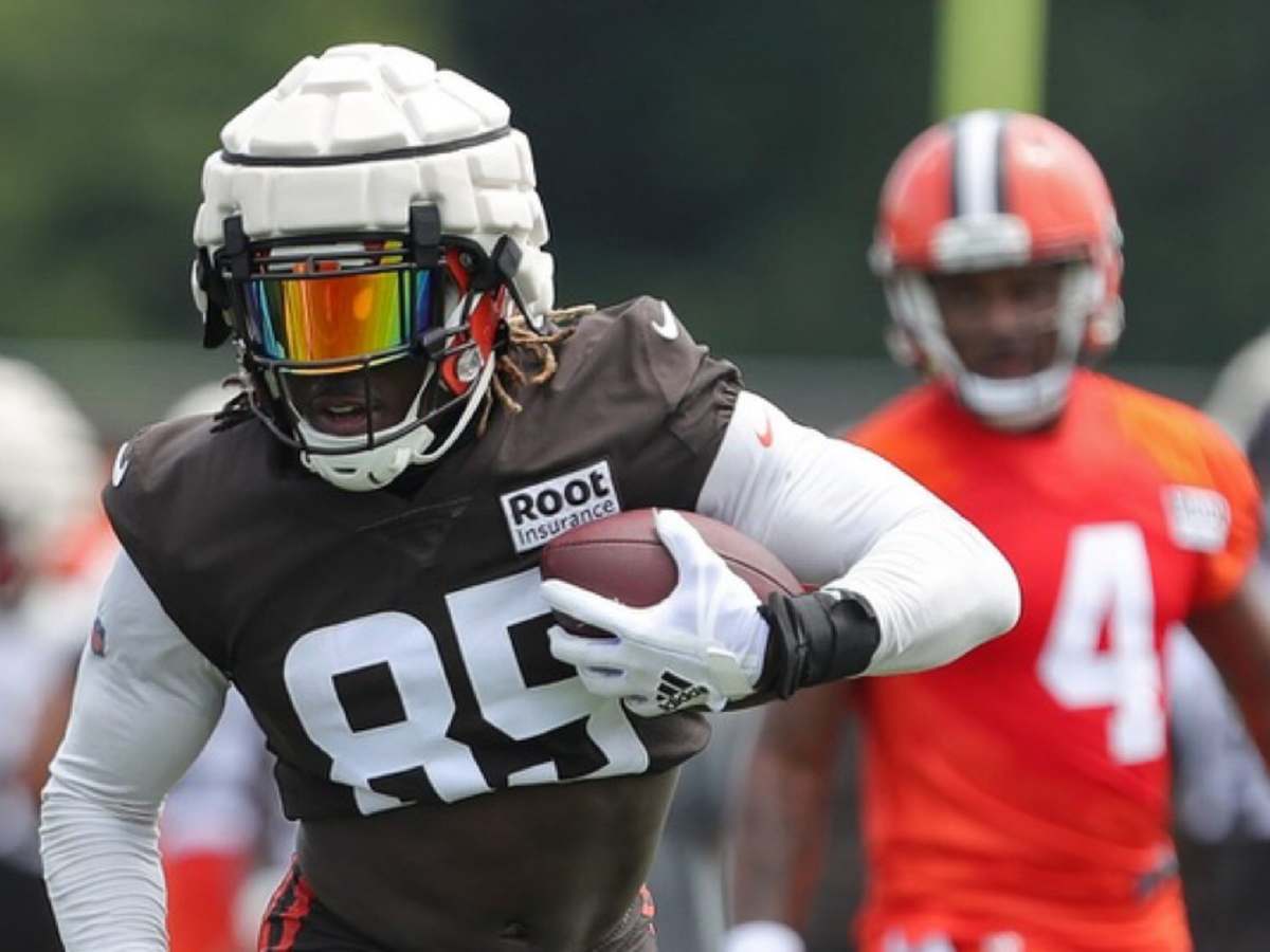 Browns tight end David Njoku ready to go this week, build connection with  Deshaun Watson 