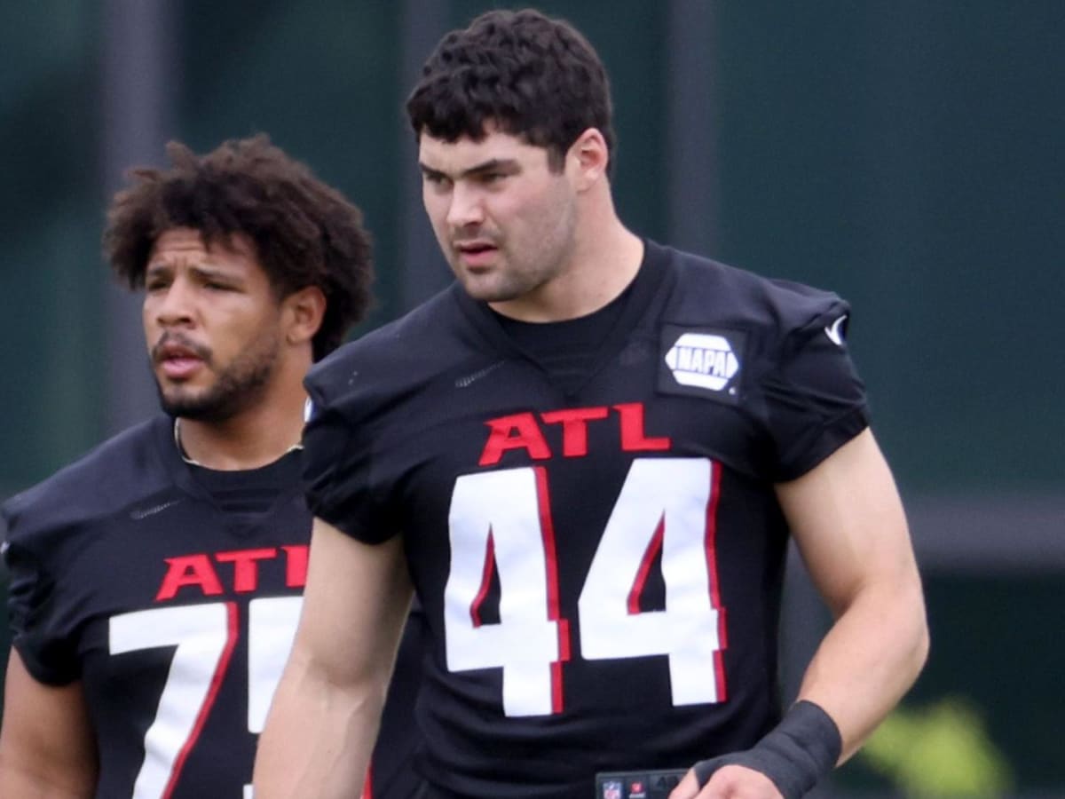 Extremely Intelligent': Atlanta Falcons LB Coach Raves Over Rookie Troy  Andersen - Sports Illustrated Atlanta Falcons News, Analysis and More