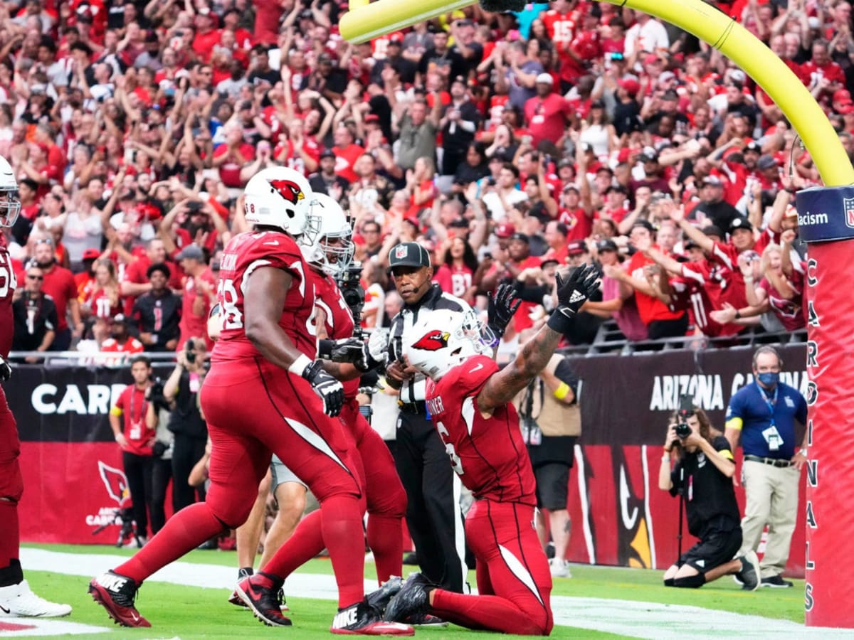 Arizona Cardinals vs. Seattle Seahawks. Fans support on NFL Game.  Silhouette of supporters, big screen with two rivals in background Stock  Photo - Alamy