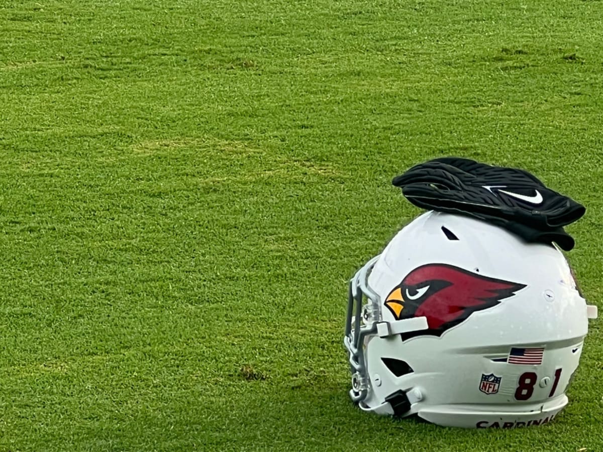 NFL Arizona Cardinals Team Football Helmet Editorial Stock Image - Image of  cardinals, contenders: 32665224