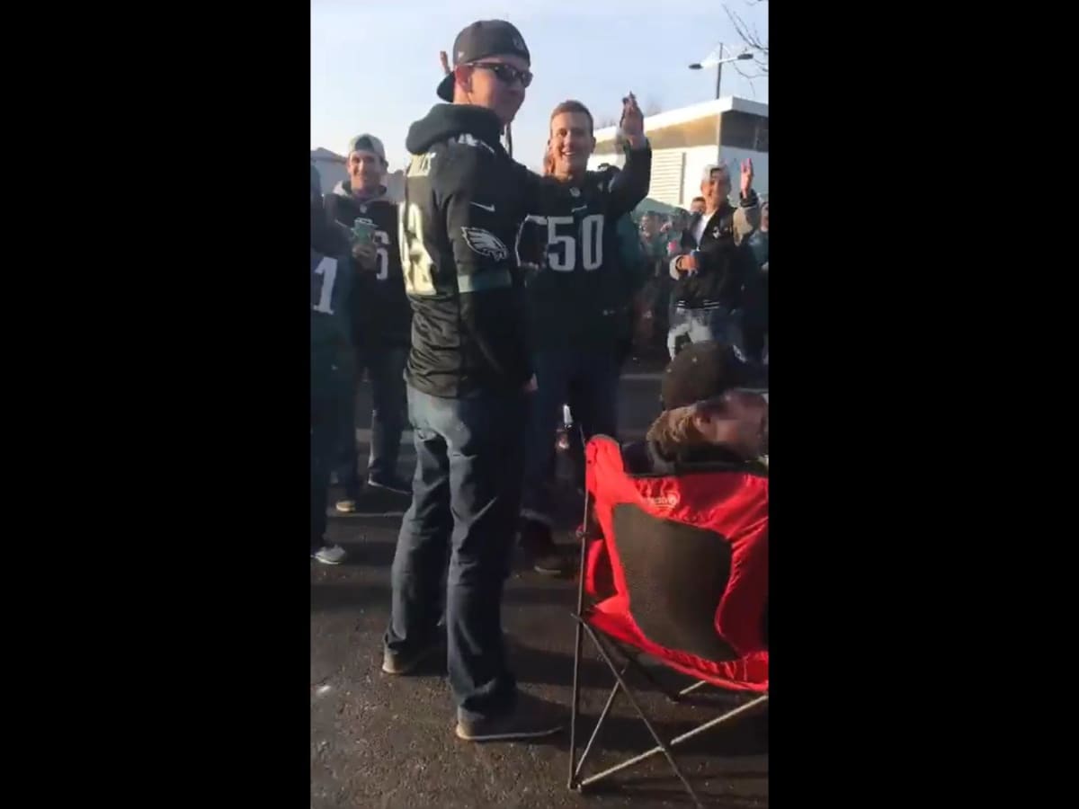 Fans all noticed this Minnesota Vikings supporter staring at a Philadelphia  Eagles spectator in yoga pants