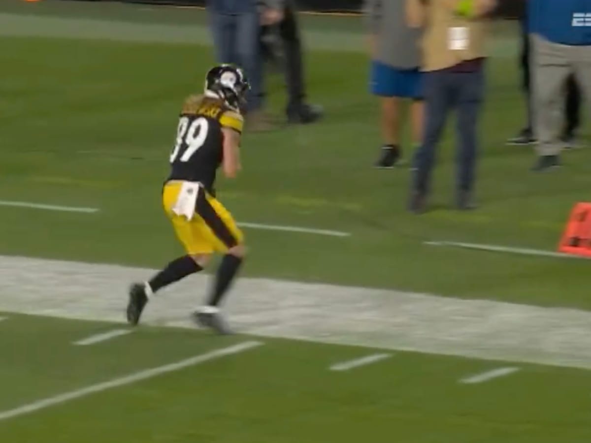 Gunner Olszewski is definitely the kind of guy to have his tongue out while  returning punts : r/steelers