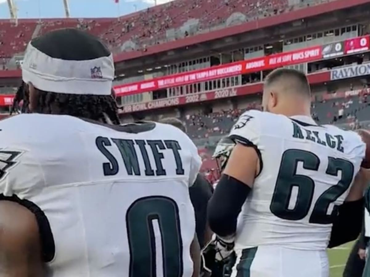 Swift helps Kelce, Eagles stay undefeated with victory over Bucs