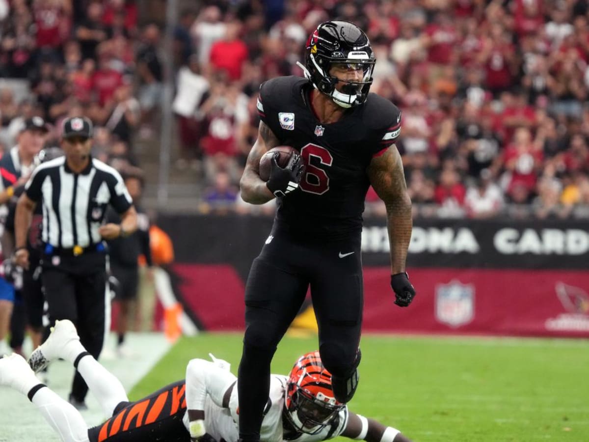 Arizona Cardinals running back James Conner (6) warms up before an