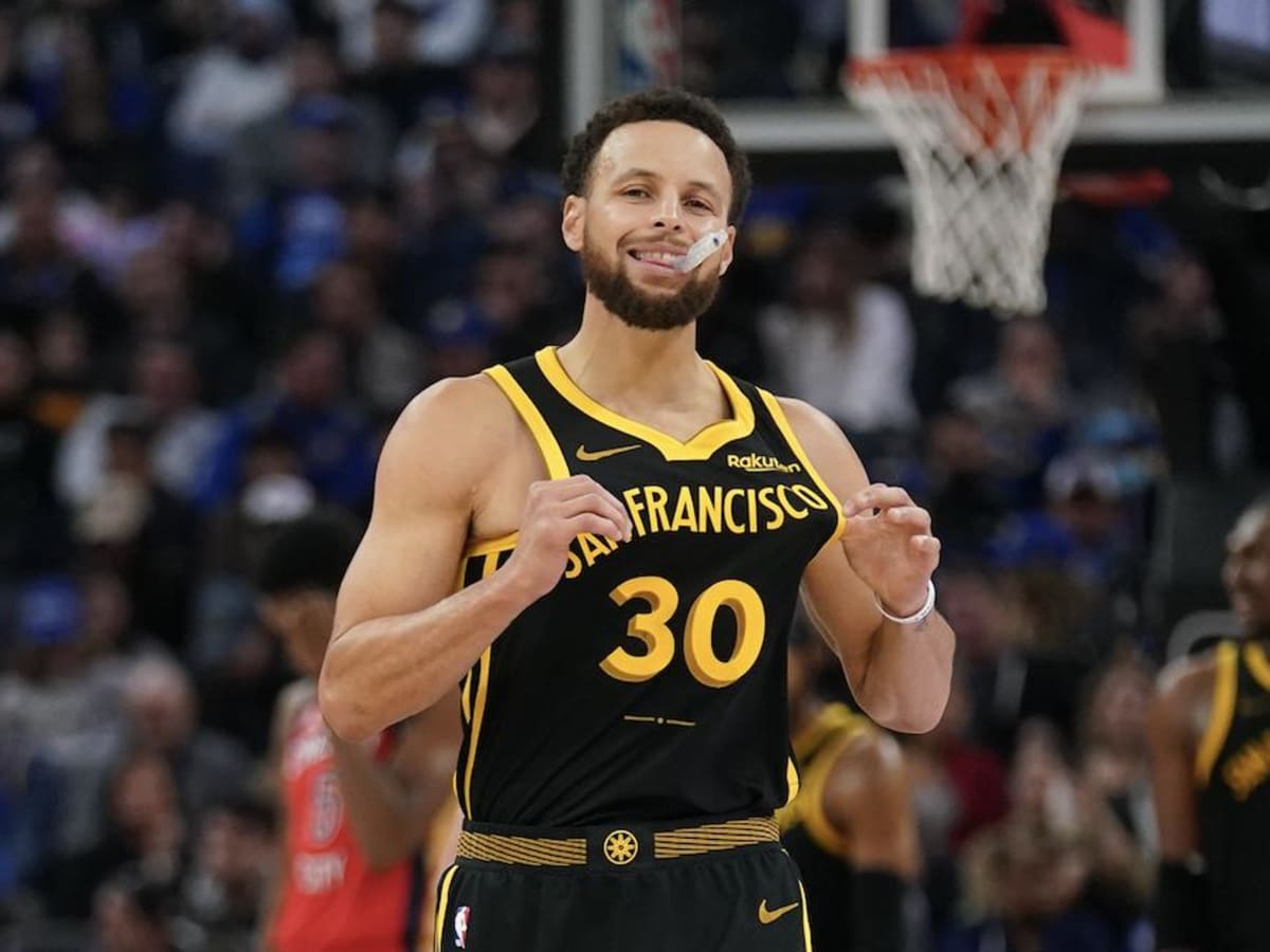 Everyone Outside the Warriors Is Laughing at This”: Stephen Curry and Co.  Accused of 'Ruining a Career' with Big Trade Decision - EssentiallySports