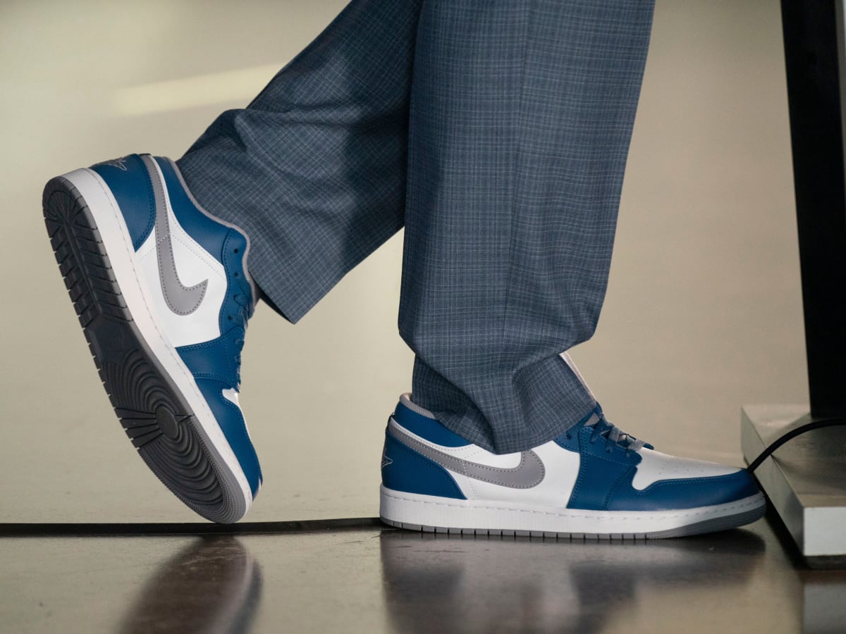 Titans GM Ran Carthon Wears Air Jordans at Press Conference