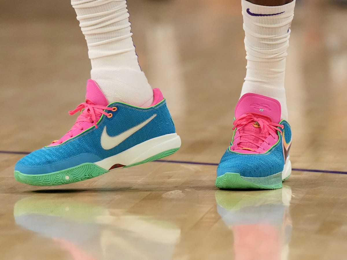 Lebron shoes discount pink and white