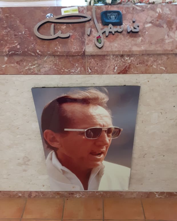 Al Davis crypt