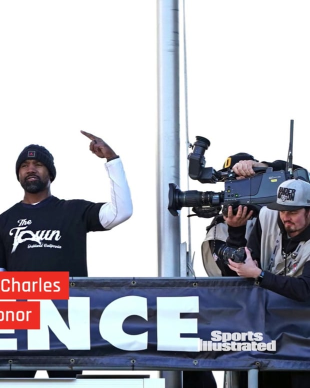 Billboards in Oakland Honor HOF Tom Flores, Charles Woodson