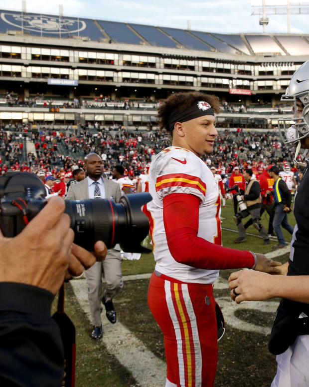 PATRICK MAHOMES DEREK CARR