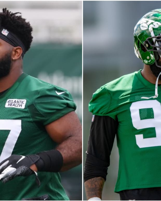 New York Jets fans A.J. (L) and Gary Vaynerchuk await their team's pick  during the first round of the NFL Draft on April 30, 2015 in Chicago. The  Jets selected USC's Leonard