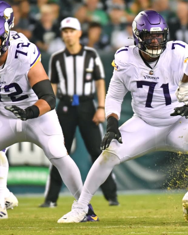 Vikings fumble into 0-2 hole with primetime loss to Eagles - Sports  Illustrated Minnesota Sports, News, Analysis, and More