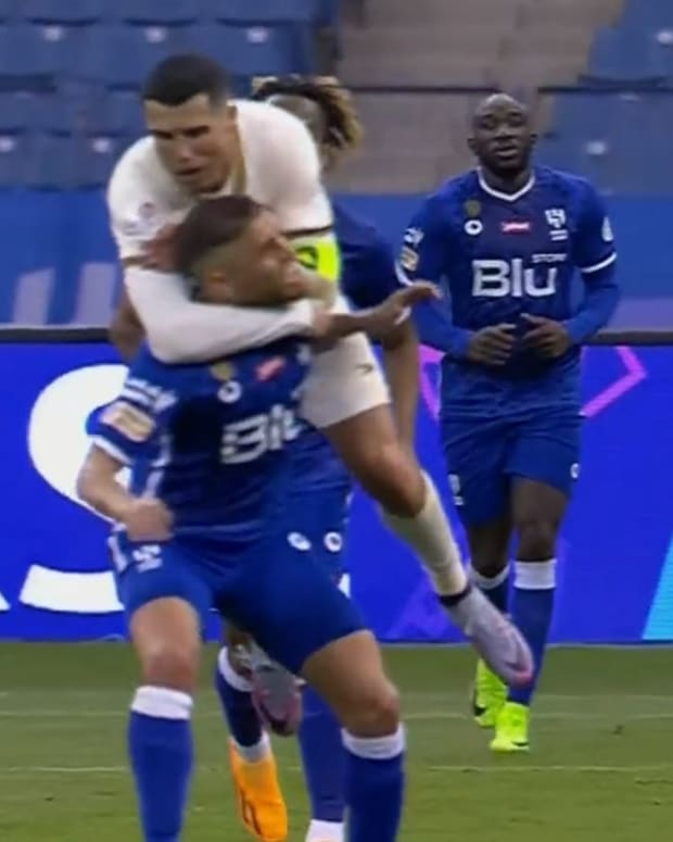 Cristiano Ronaldo performs WWE headlock during Al Nassr game - Futbol on  FanNation