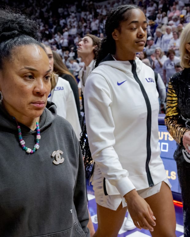 Dawn Staley Admits She Considered Retirement This Past Offseason - Sports Illustrated South Carolina Gamecocks News, Analysis and More