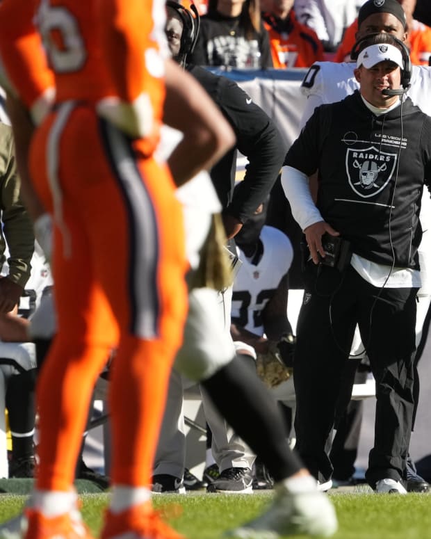 Las Vegas Raiders head coach Josh McDaniels talks with players prior to an  NFL football game against the Denver Broncos, Sunday, Sept. 10, 2023, in  Denver. (AP Photo/Jack Dempsey Stock Photo - Alamy