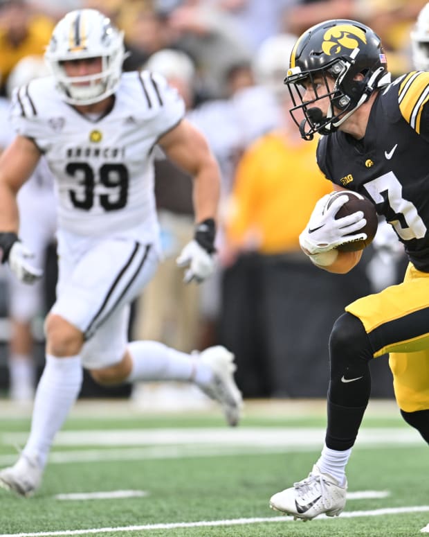 Michigan State vs. Iowa Prediction, NCAAF Picks & Betting Odds: 9/30 -  FanNation