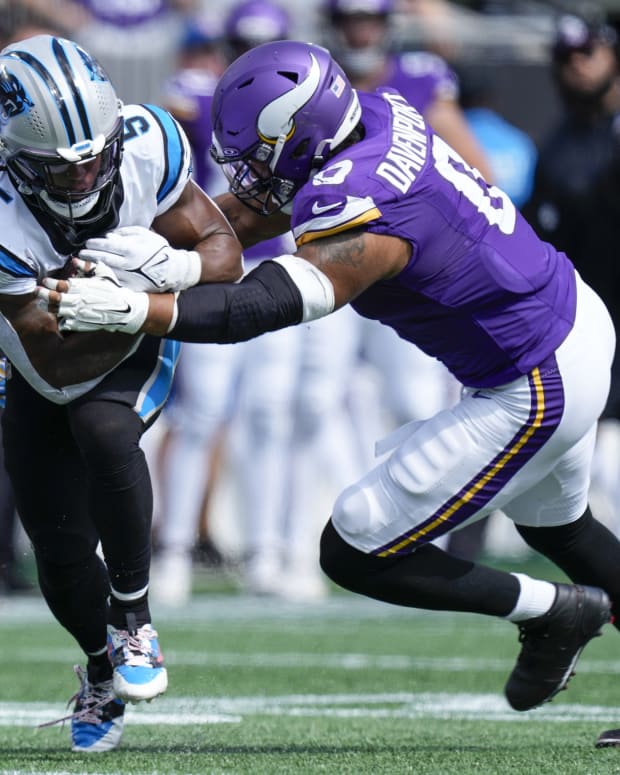 Tennessee Titans linebacker Sam Okuayinonu (59) defends against the  Minnesota Vikings in the first half of a preseason NFL football game,  Saturday, Aug. 19, 2023, in Minneapolis. (AP Photo/Bruce Kluckhohn Stock  Photo - Alamy