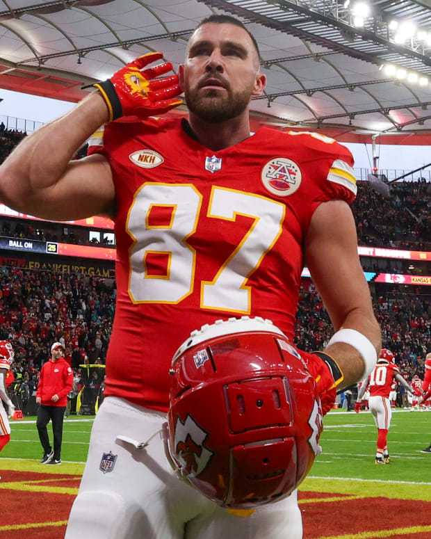 Complex Sneakers on X: Chiefs TE @tkelce pulled up to the AFC