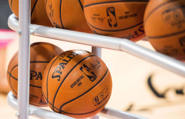 18 ex-NBA players arrested for alleged health care fraud scheme thumbnail