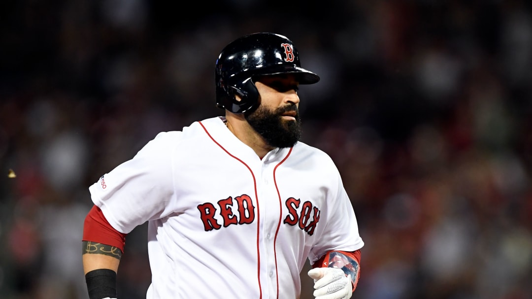 Indians deal for Red Sox catcher Sandy Leon