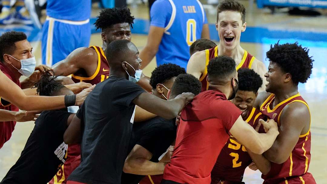 USC Hoops Climbs Rankings In AP Top 25