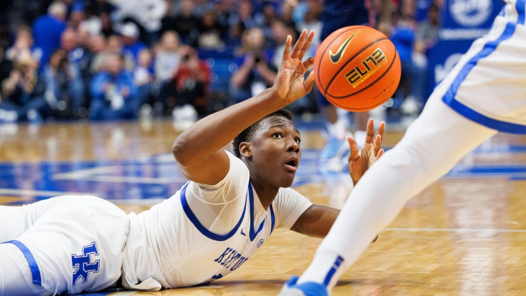 Growth On and Off the Court Increase Adou Thiero's Sophomore Expectations