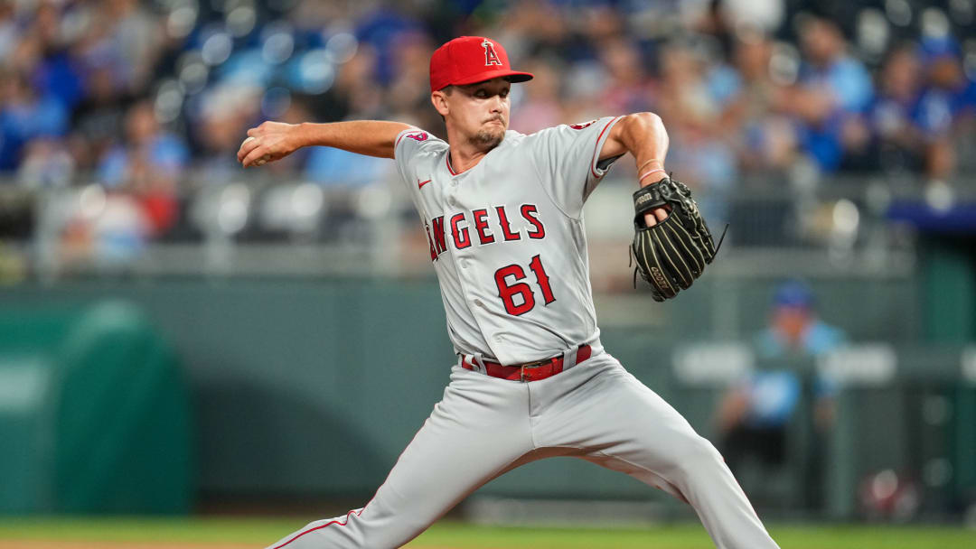 SF Giants sign former Angels reliever to major league contract