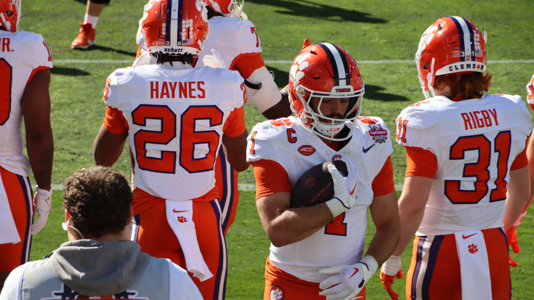 Live Updates: No. 22 Clemson vs Kentucky in the TaxSlayer Gator Bowl