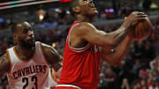 Bulls stay in playoff race, beat Cavaliers 105-102