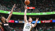 Hayward scores 34 points, Jazz defeat Heat 98-83