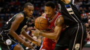 Bulls’ latest swoon continues as Derrick Rose exits with knee tendinitis