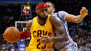 Cavaliers' LeBron James to miss two weeks with knee, back strains