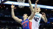 Zeller, Hornets snap Pistons' 4-game win streak, 104-84