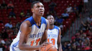 Knicks’ Cleanthony Early robbed, shot in the leg in Queens