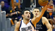 8 Dallas players reach double figures, Mavs rout Suns 111-95